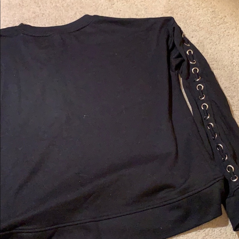 Black Sweatshirt With Ringlets And String - image 5